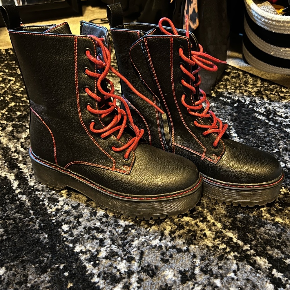 Unionbay red and black boots
